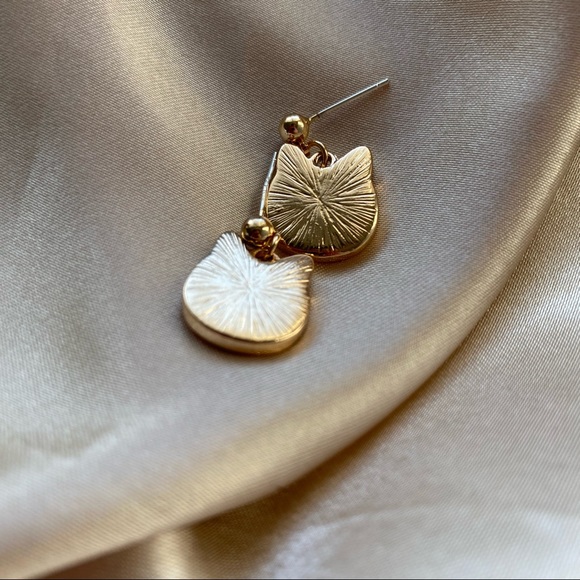 ❤️🔥𝕤𝕒𝕝𝕖❤️🔥 🐱 furry cat earrings - Picture 2 of 8